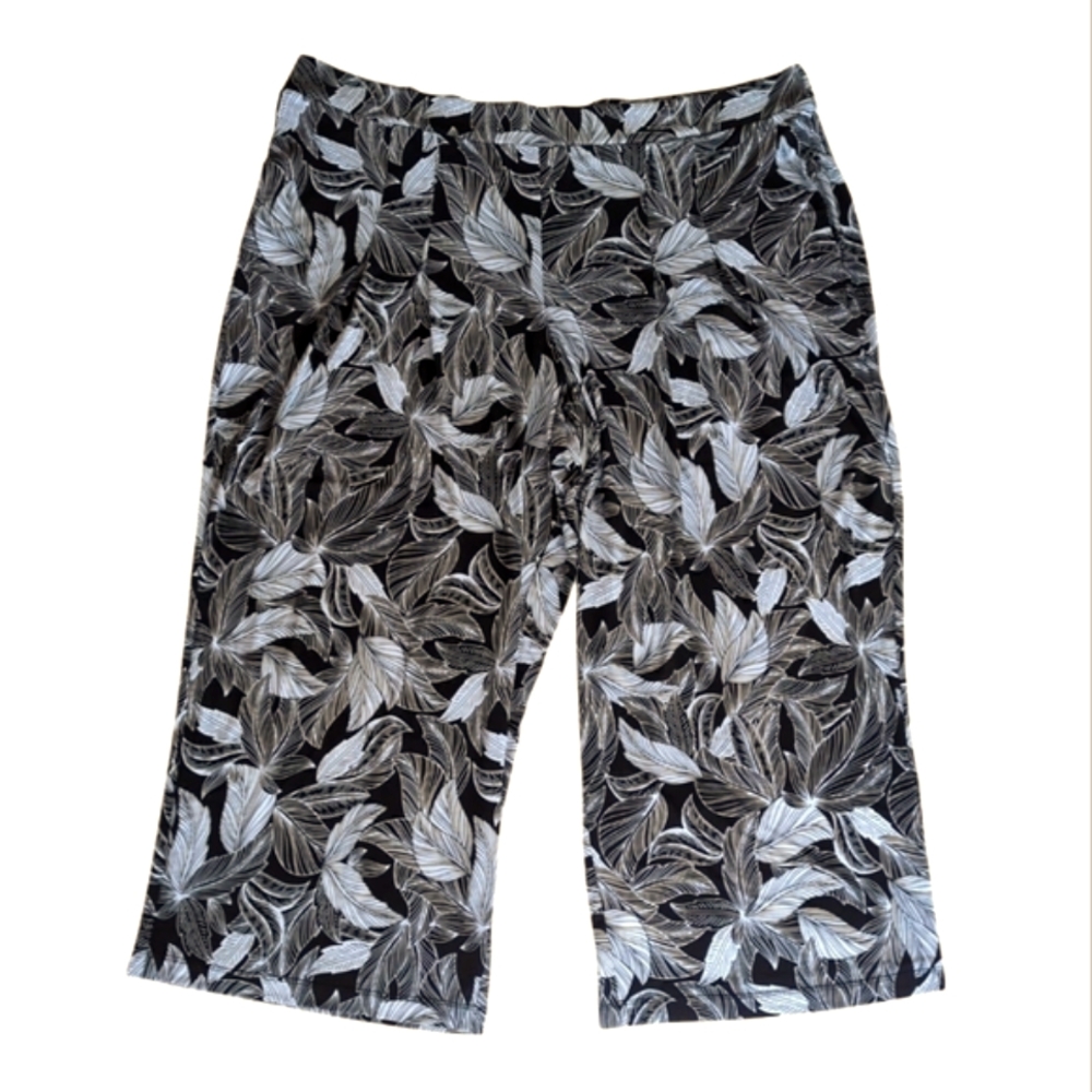 Lane Bryant Pleated Tropical Wide-Leg Cropped Pants 26 / 28 Black White Pattern